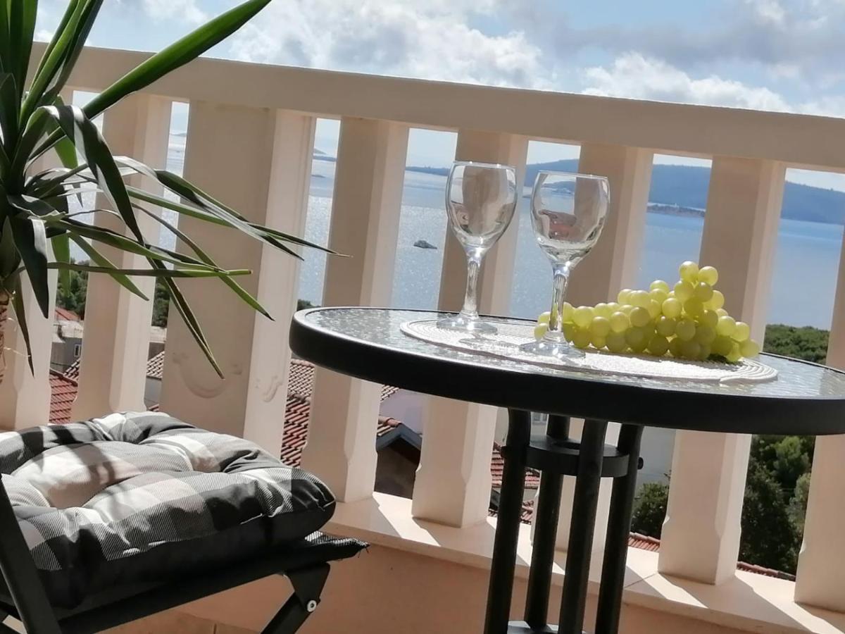 Apartments Blue Lagoon Trogir Exterior foto