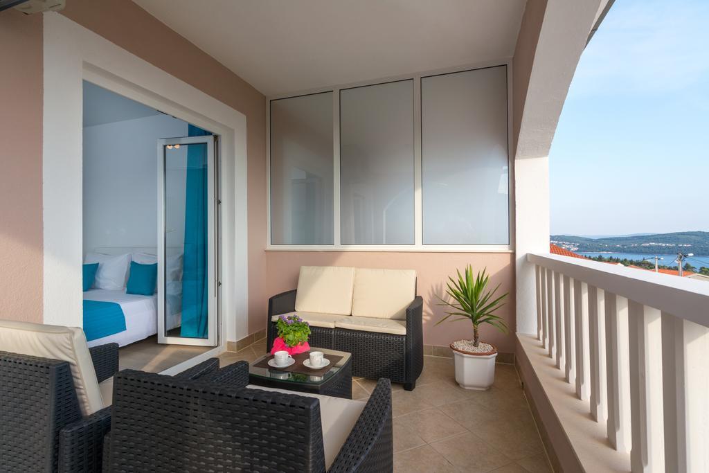 Apartments Blue Lagoon Trogir Exterior foto