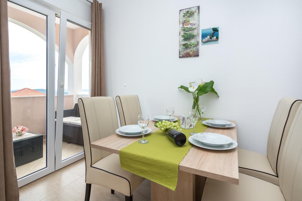 Apartments Blue Lagoon Trogir Exterior foto